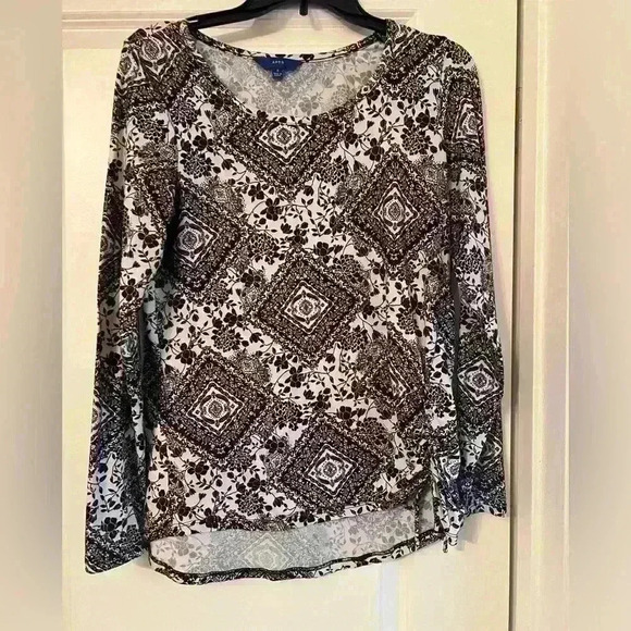 APT.9 SMALL PAISLEY LONG SLEEVE (very soft material!!) - Picture 2 of 5